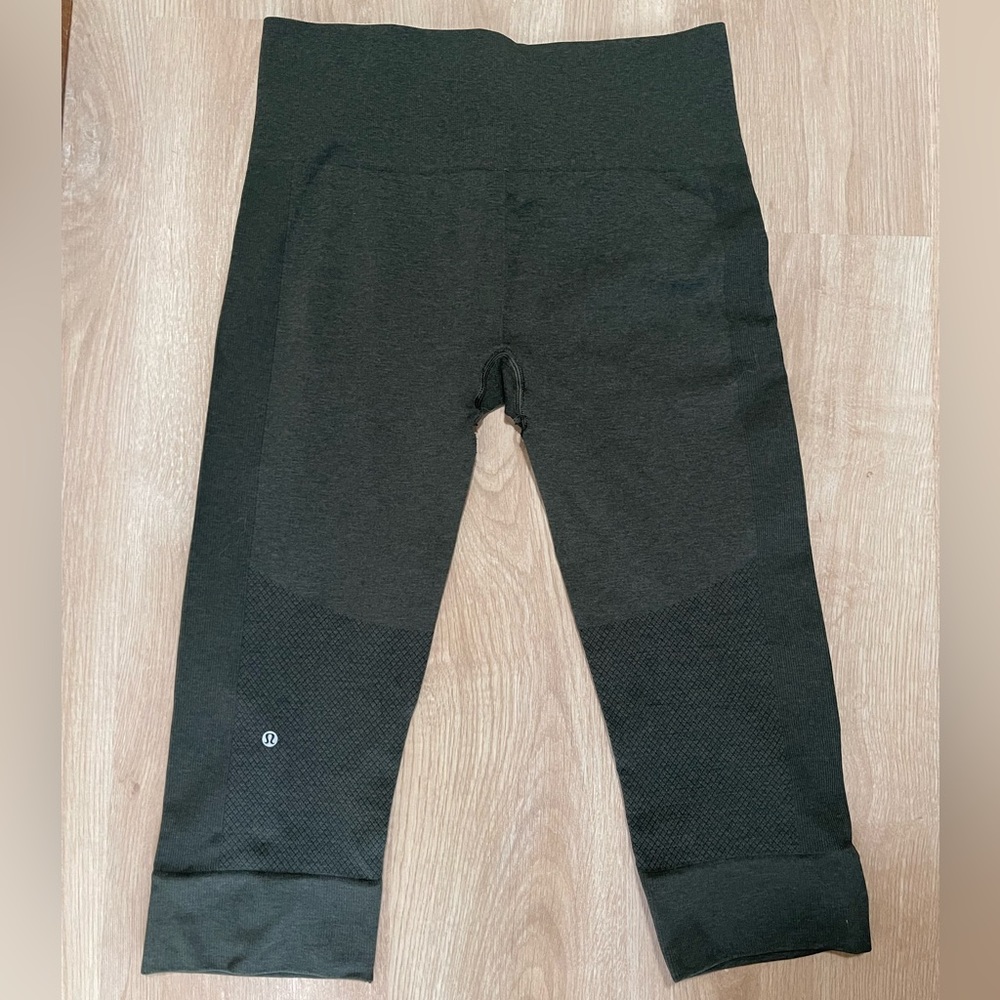 lululemon athletica capri pant, size 6